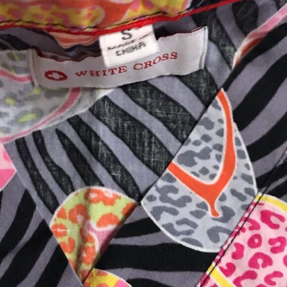 White Cross Women’s Multicolored Flip Flop Pattern Scrub Shirt Sz S - Picture 5 of 7